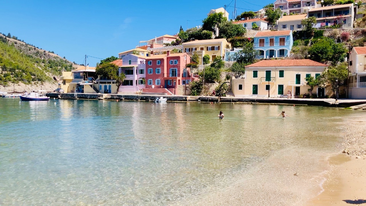 Assos - kolorowe miasteczko na Kefalonii